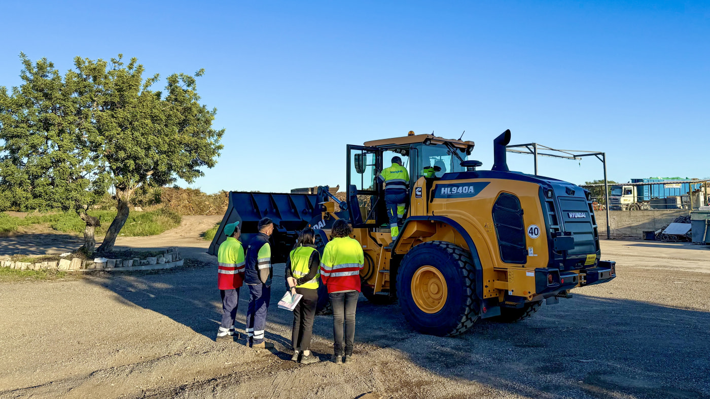 Entrega de una pala cargadora Hyundai HL940A a un cliente en Tarragona