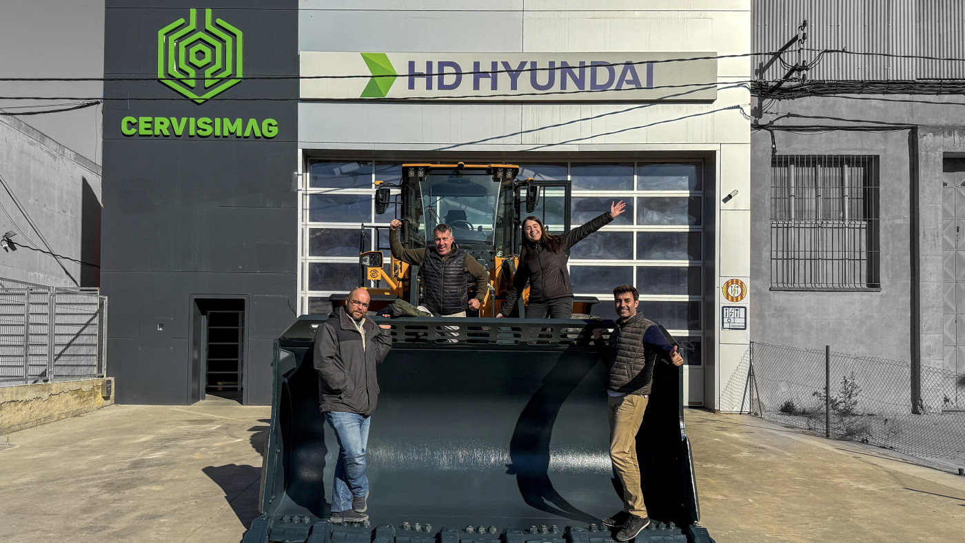 Unidos frente al futuro: celebramos la llegada de la Hyundai HL980A