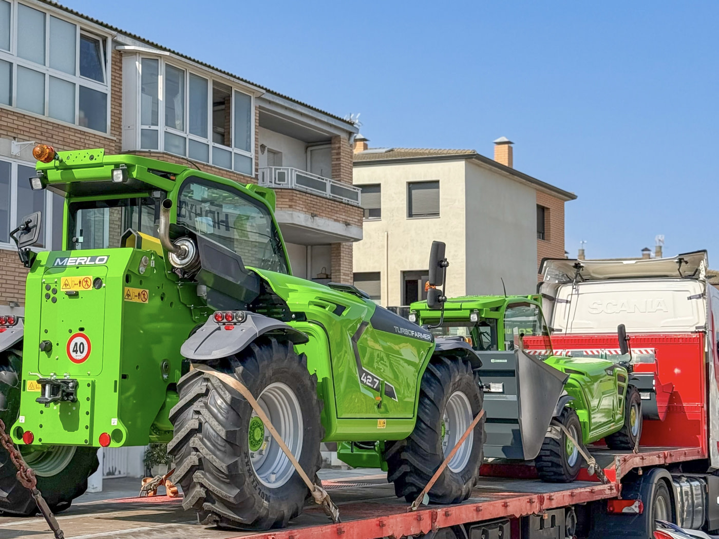 Doble entrega Merlo en agricultura: TF42.7 y P27.6 listas para trabajar