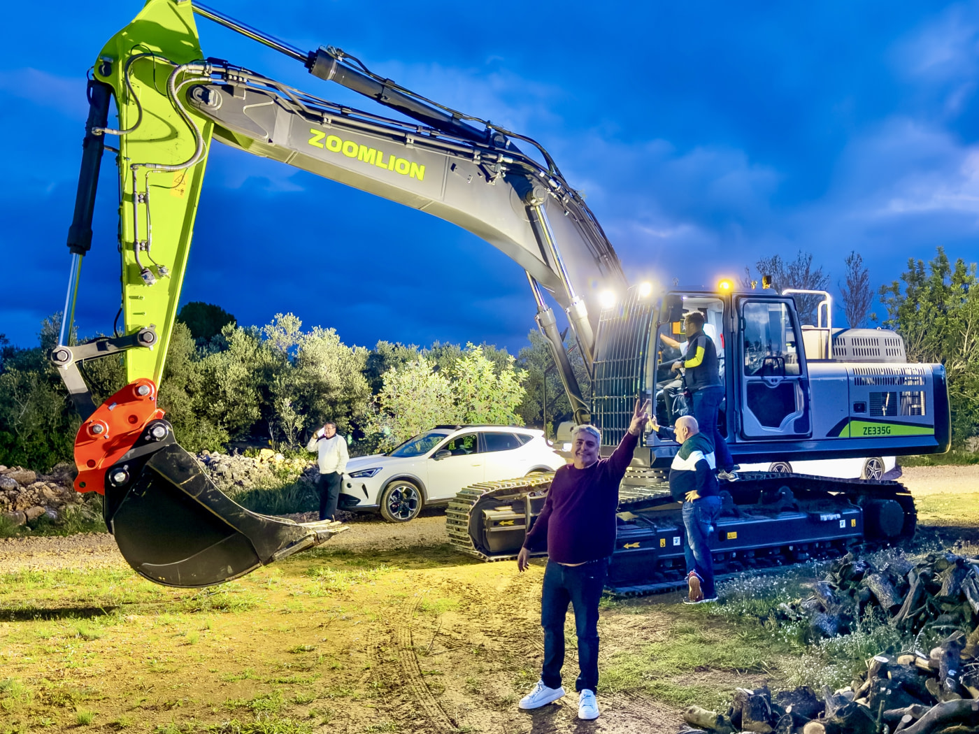 Entrega de la Zoomlion ZE335G en Tarragona… y se nos hace de noche