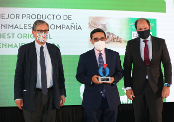 Rettenmaier Ibérica premiado en los  1º Premios Veterinaria y Nutrición Animal de La Razón como mejor producto de higiene para animales de compañía