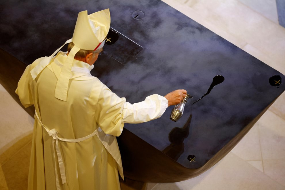 L’Oli Antara Consagra l’Altar de Notre-Dame