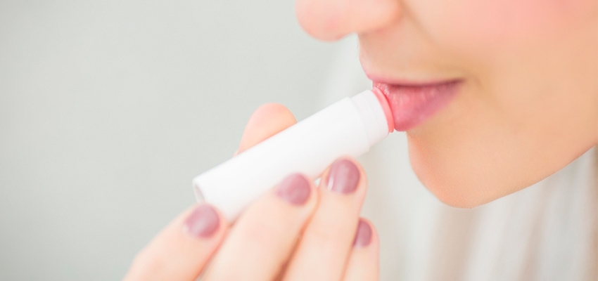 El bálsamo labial puede ser dañino para tu salud
