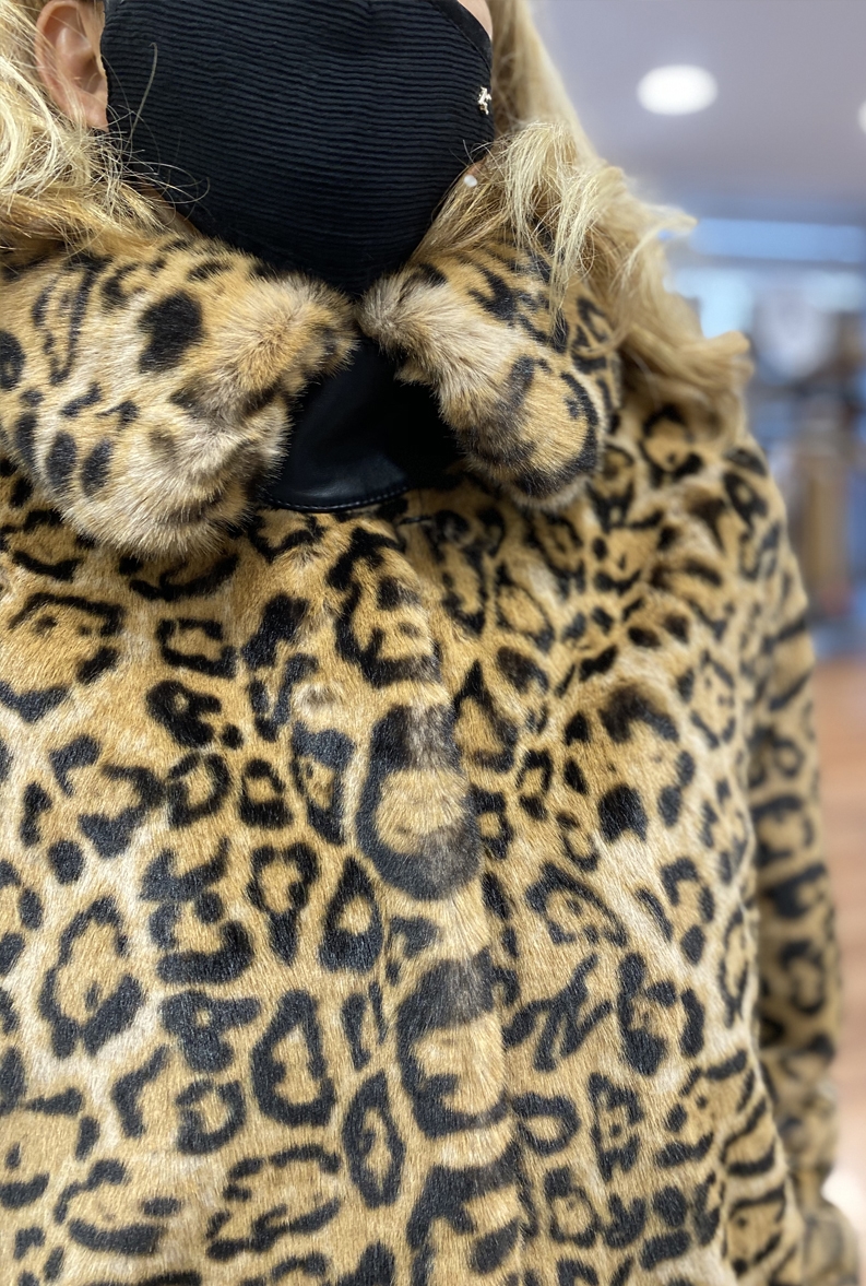 audición canción Cooperación KARL LAGERFELD Abrigo con pelo con estampado de leopardo | Daic Moda