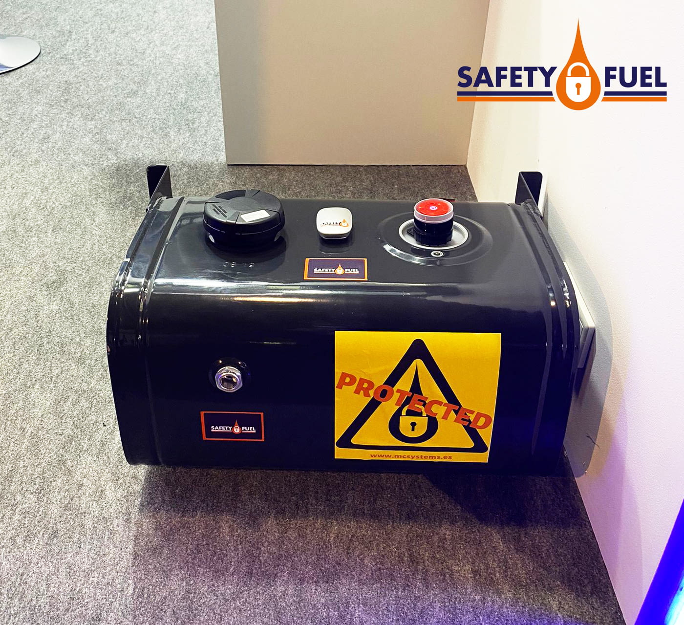 Anti-theft alarm for truck fuel tanks