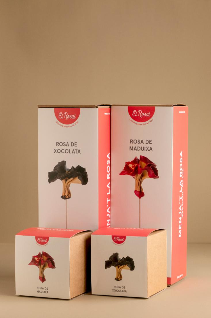 Cajas de rosas de chocolate y de fresa