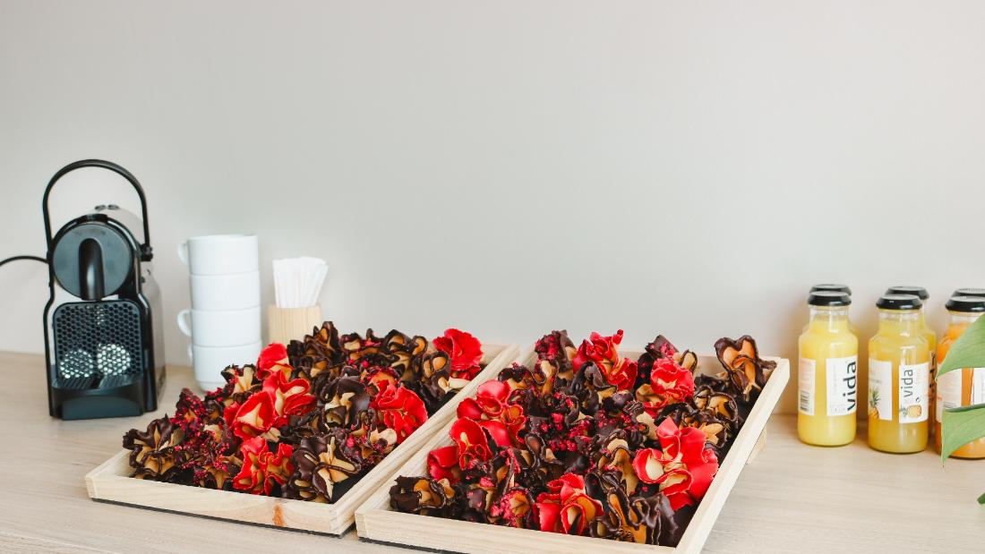 Bandejas de rosas de galleta con chocolate