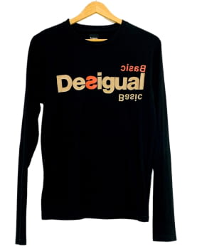 Camiseta. Desigual