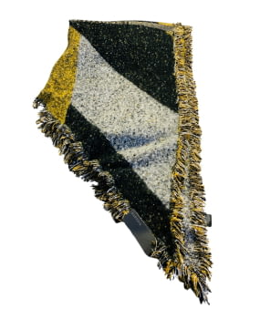 Bufanda ancha de la marca Parfois.