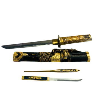 Katana corta decorativa con su vaina.