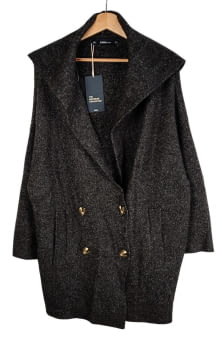 Abric de punt de la marca Zara