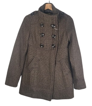 Abric curt de la marca Bershka