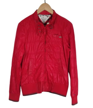 Chaqueta roja de la marca Hilfiger