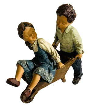 Figura de nens amb carretó.