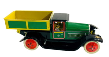 Camión volquete de la marca Payá