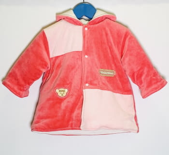 Jaqueta rosa amb caputxa