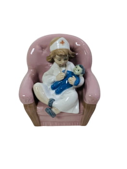 Figura de la marca Nao. Jugant a infermera.