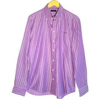 Camisa en color lila, de la marca Tommy Hilfiger