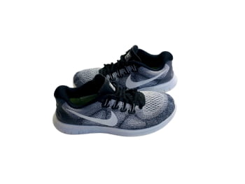 Sabatilles Nike per esport en gris