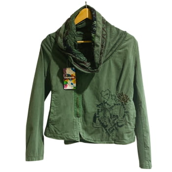 Chaqueta verde. Desigual