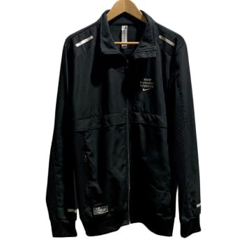 Jaqueta negra. Nike