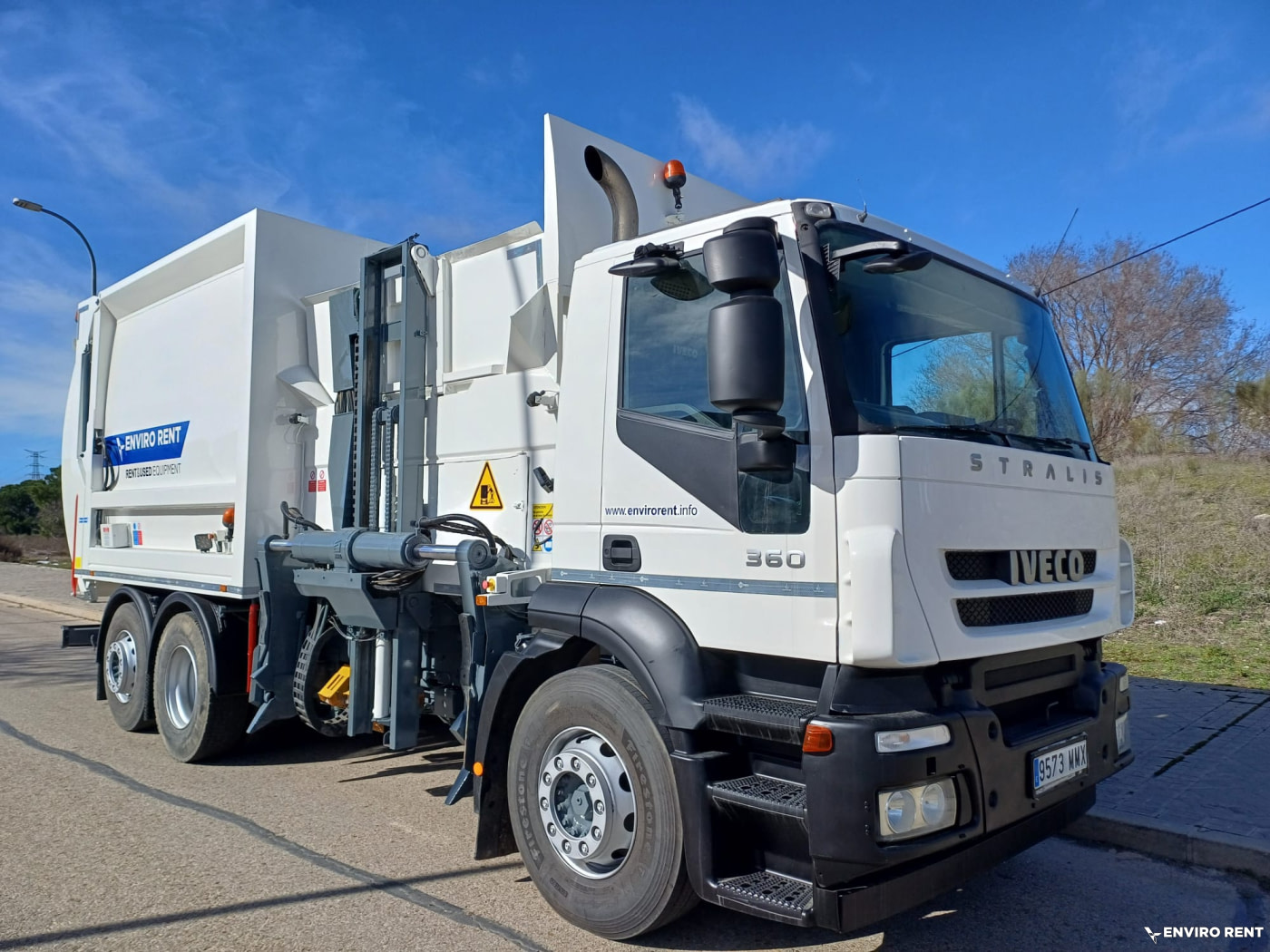 (220) Recolector carga lateral FARID FMO25