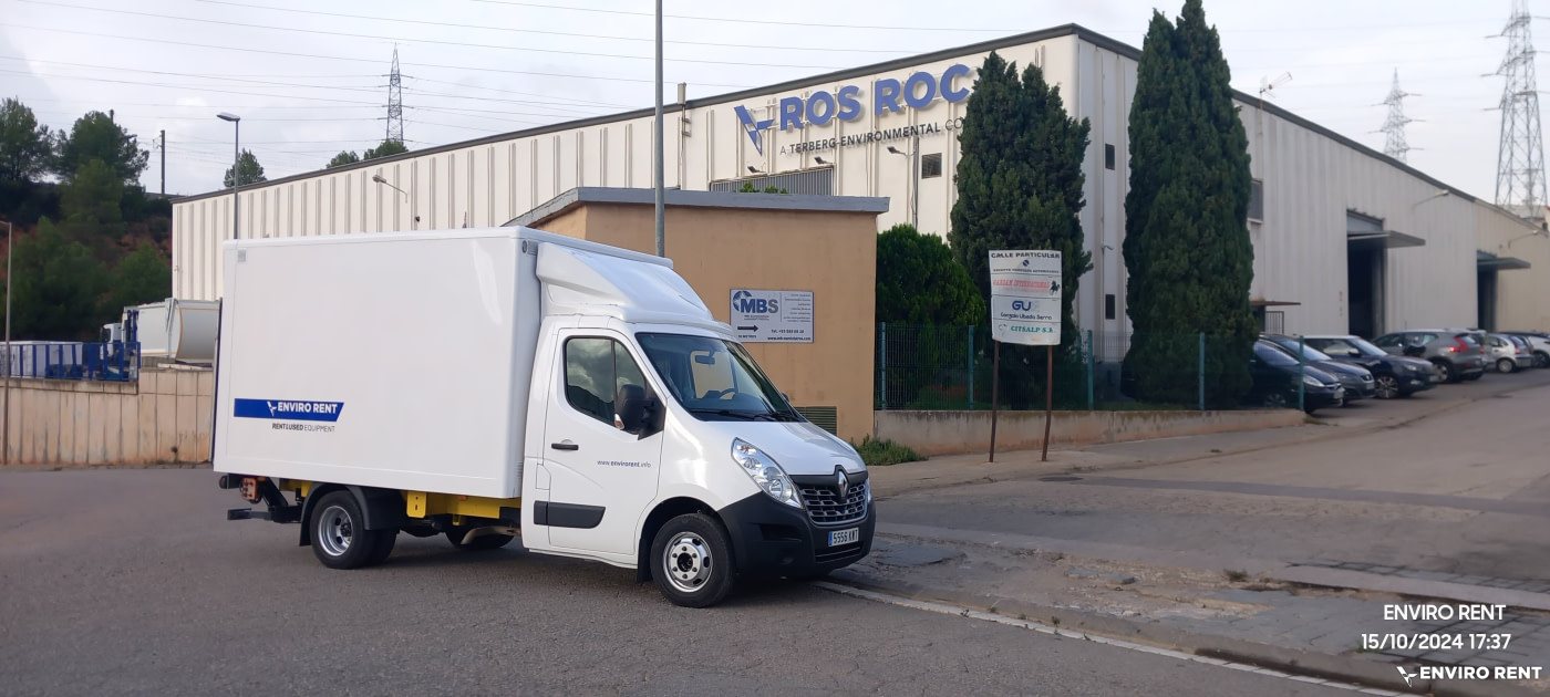 (246)  Caja cerrada 3,5tn plataforma elevadora abatible Zepro