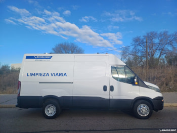 (279) Furgón 3,5tn baldeo presión con agua caliente