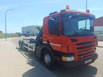 (278) SCANIA P320 Multilift y grúa HIAB
