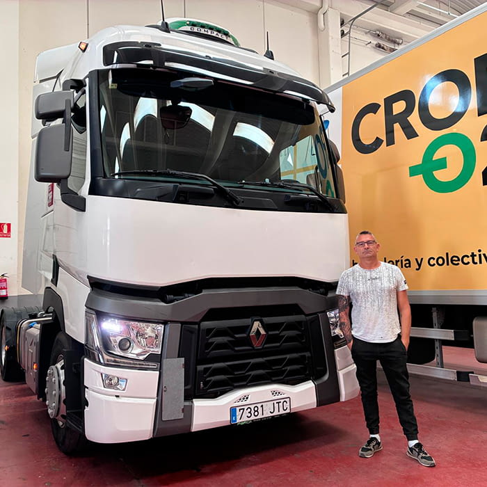 Entrega tractora Renault R450 para piso móvil