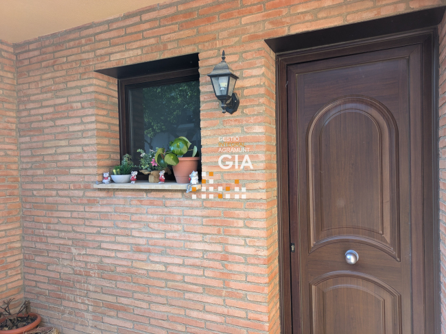 Casa aparellada en venda
