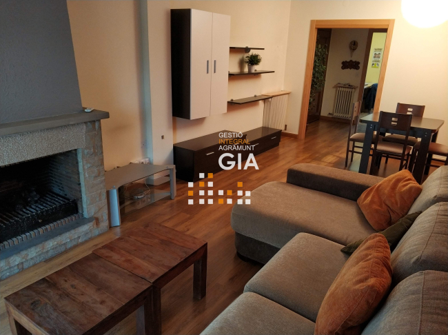 Pis amb terrassa i pàrquing en venda a Agramunt