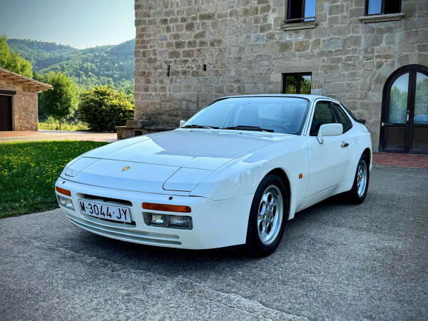 PORSCHE 944