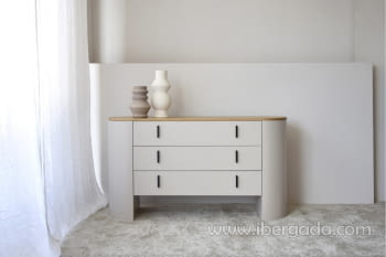 Cómoda Tea Gris Arena/Roble 3 cajones (140x44x77)-1