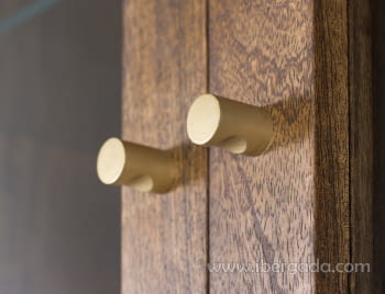 Vitrina Hexágono Nogal/Oro (98x40x200)-7