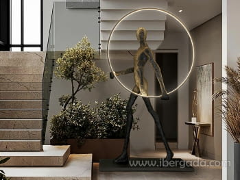 Figura Caminante Negro Grande 1L (218x40x132)
