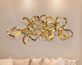 Escultura pared Medusa Acero Dorado (155x55x25)