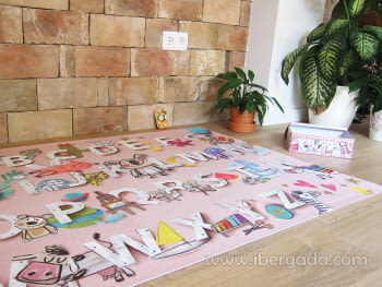 Alfombra Vinílica Infantil Abecedario Rosa-2