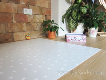 Alfombra Vinílica Infantil Estrellas Gris-2