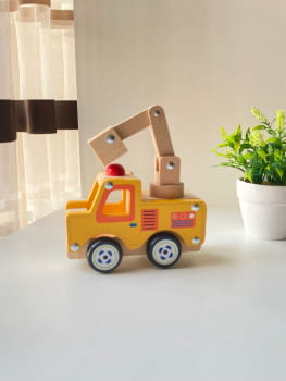 Camión Grúa de madera