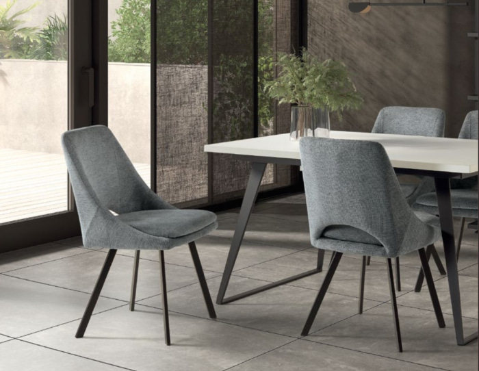 silla tapizada con patas metalicas modelo Aspen