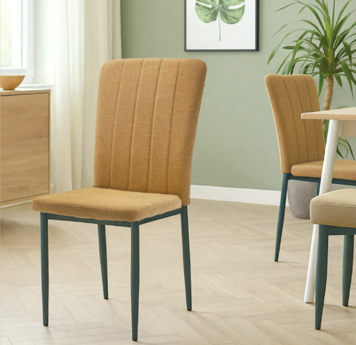 Silla tapizada con patas en negro modelo Cangas