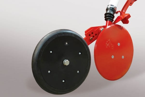 Depth control wheels on disc models