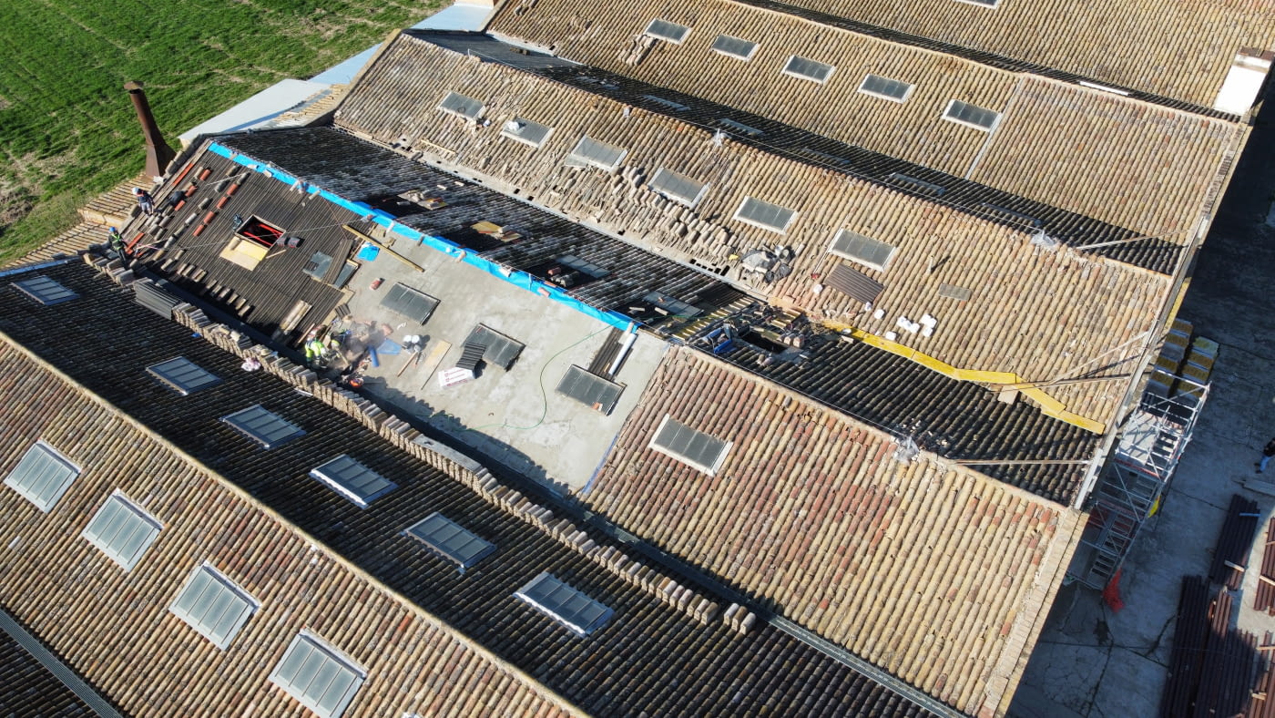 Obres de rehabilitació de les cobertes de les naus 6, 7 i 13