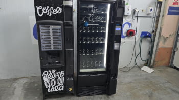LOTE 2 MAQUINAS VENDING DE BEBIDAS CALIENTES NECTA KIKKO MAQUINA DE SNACKS Y BEBIDAS FRÍAS NECTA SNAKKY- EN MUY BUEN ESTADO