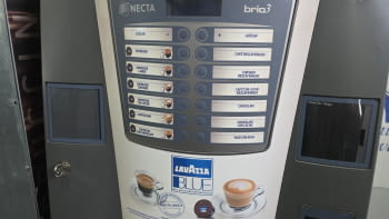 MAQUINA VENDING NECTA BRIO3 CAPSULAS CON MONEDERO