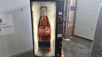 MAQUINA VENDING BEBIDAS FRIAS VENDO VDI 336 CON MONEDERO DE CAMBIO NUEVO
