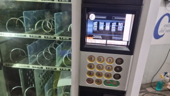 MAQUINA EXPENDEDORA VENDING DE SNACKS Y BEBIDAS FRÍAS MANEA MSX8 CON ASCENSOR CON PAGO TARJETA Y MOVIL