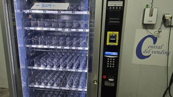 MAQUINA VENDING DE SNACKS Y BEBIDAS FRÍAS AZKOYEN MISTRAL PLUS NUEVA a precio de segunda mano CON MONEDERO, BILLETERO Y TARJETERO NUEVO