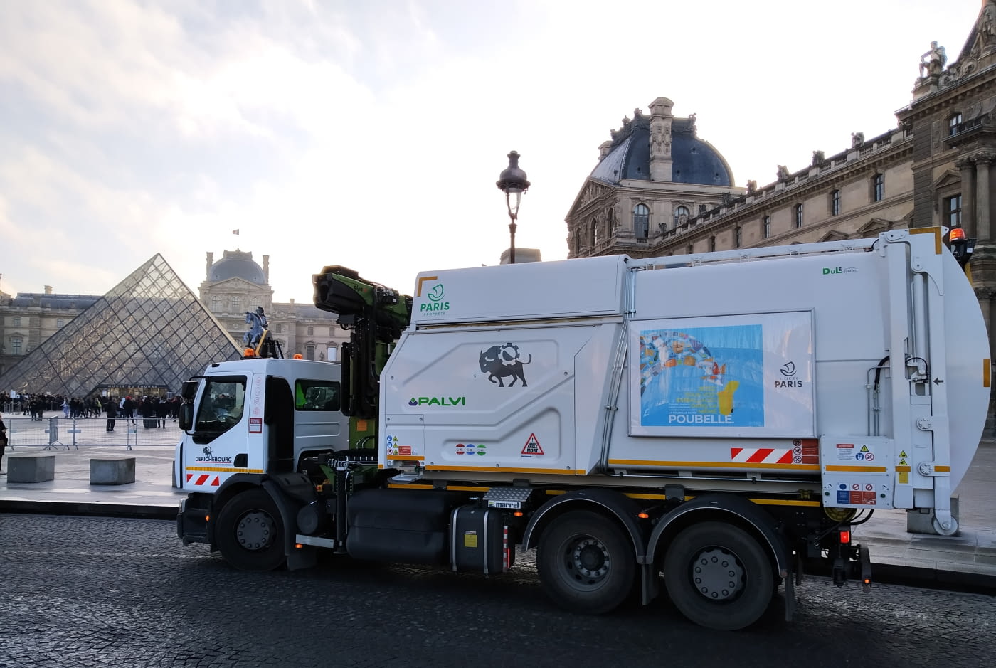 L'eleganza della sostenibilità arriva a Parigi: DULE System® trasforma il paesaggio urbano con la sua avanzata tecnologia bilaterale